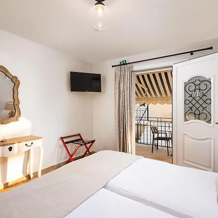 Barefoot Contessa Otel