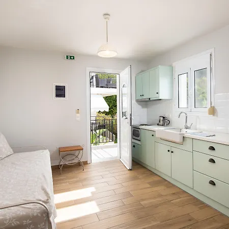 Barefoot Contessa Otel 2*