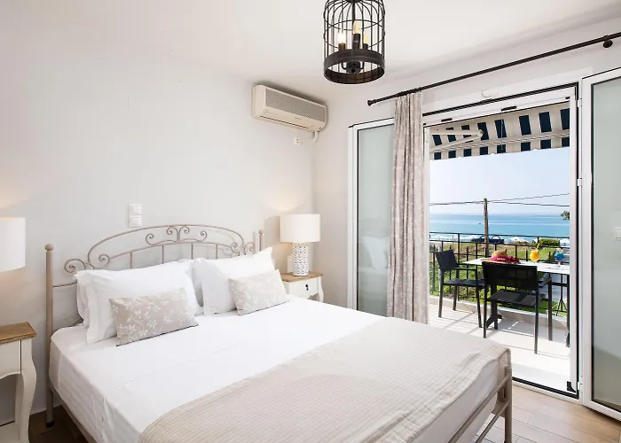 Barefoot Contessa Lourdata (Kefalonia)