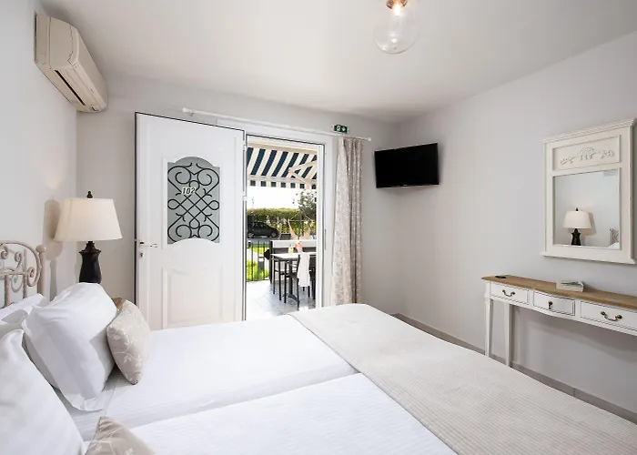 Barefoot Contessa 2* Lourdata (Kefalonia)