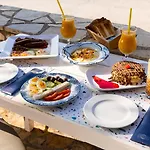 Barefoot Contessa Λουρδάτα